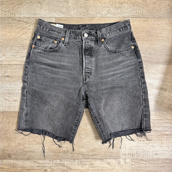 Levis Black Jorts - Picture 1 of 4